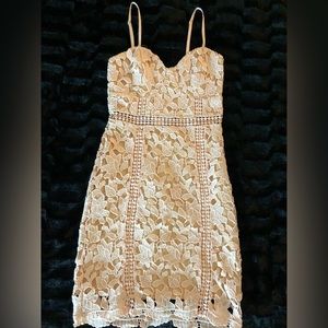 Lulus pink dress, size XS. Pre owned
